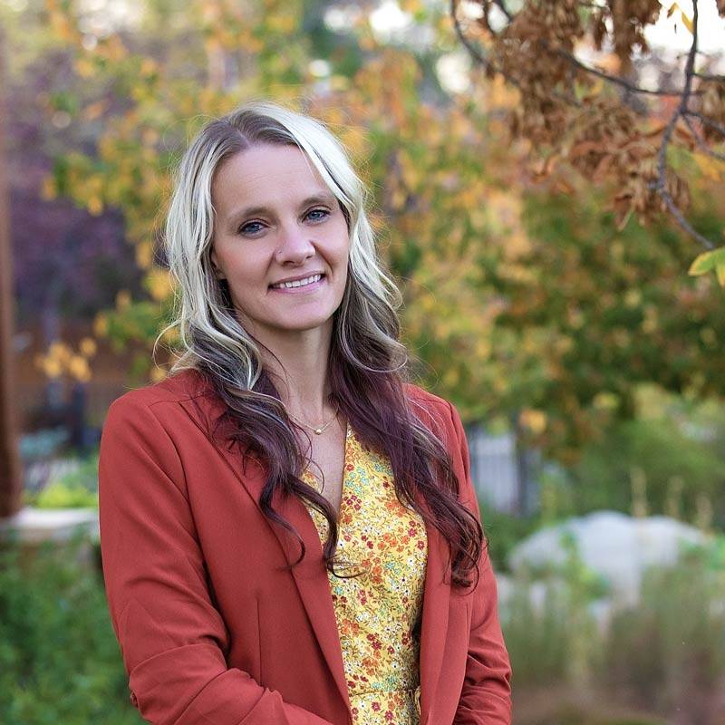 Step-Stone-Counseling-mental-health-counselor-Lindsy-face-2